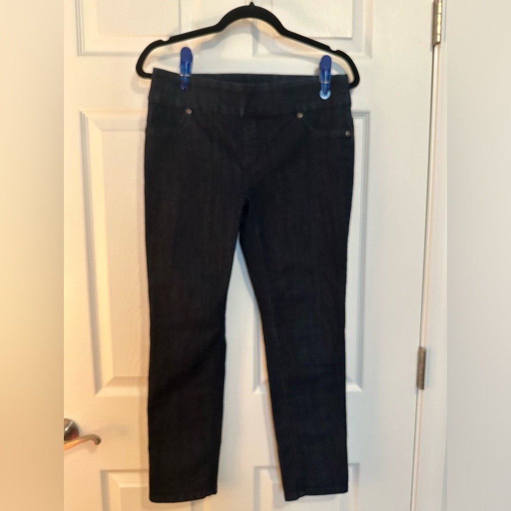 EUC ❄️ Chicos dark wash jegging.